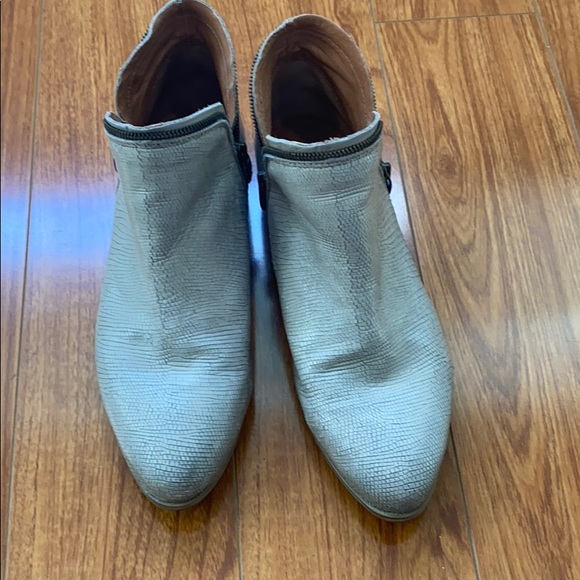 Textured booties - Picture 2 of 5